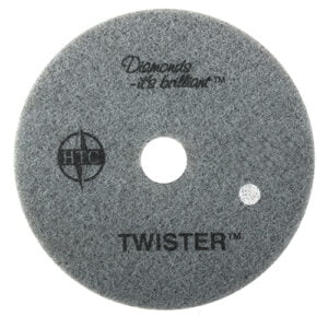 Disco Diamantado Twister Branco Grão 800. Para uso em enceradeiras de baixa e alta rotação Primeira etapa do sistema de limpeza Twister, Standard ou Intensivo. Twister Branco remove pequenos arranhados, criando uma superfície acetinada e limpa, preparando o piso para os próximos passos.